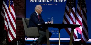 Ο εκλεγμένος πρόεδρος των ΗΠΑ, Τζο Μπάιντεν σε σύσκεψη με το επιτελείο του τη Δευτέρα 23 Νοεμβρίου