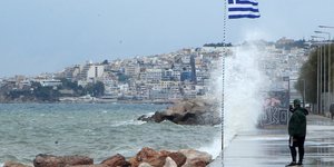 κακοκαιρία κύμα ελληνική σημαία