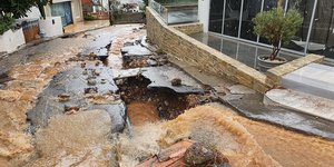 Καταστροφές σε δρόμο στην Κρήτη από την κακοκαιρία