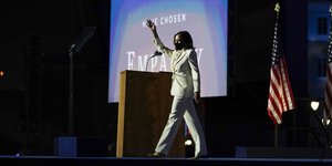 Χαρις λευκο κοστουμι 