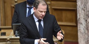 Ο υπουργός Μεταφορών και Υποδομών Κώστας Αχ. Καραμανλής στη Βουλή