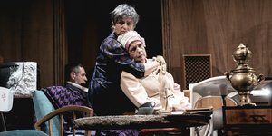 καραμπετη αγκαλια με γυναικα 