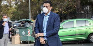 κικιλιας περπαταει με μασκα