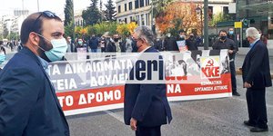 Ο Δημήτρης Κουτσούμπας και το ΚΚΕ αψήφησαν την απαγόρευση και έκαναν πορεία 