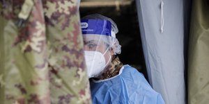 Κορωνοϊός προσωπικό σκηνή