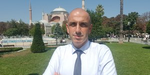 Μανώλης Κωστίδης πισω αγια σοφια