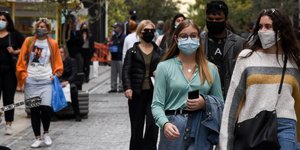 Ελαφρά μείωση των κρουσμάτων κορωνοϊού