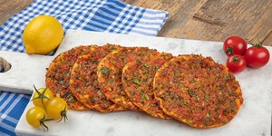 Πίτες παραδοσιακό και πεντανόστιμο λαχαμτζούν