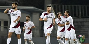 Οι ποδοσφαιριστές της Λάρισας πανηγυρίζουν