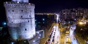 λευκος πυργος νυχτα