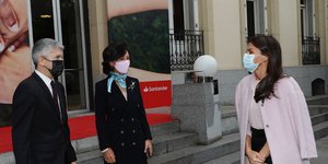Η βασίλισσα Λετίθια κομψή και στιλάτη