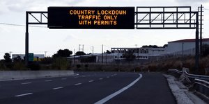 Μήνυμα στην άδεια από κίνηση Εθνική οδό λόγω lockdown