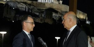 Ο Χάικο Μάας με τον Νίκο Δένδια