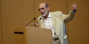 Μανόλης Κορρές 