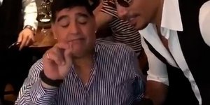 Ο Μαραντόνα στο εστιατόριο του Salt Bae