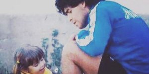 Ο Ντιέγκο Μαραντόνα με την κόρη του