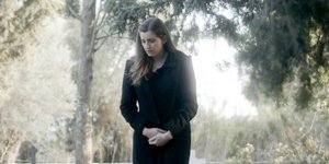 Η ηθοποιός Μαρία Κίτσου στον ρόλο της Ελένης στη σειρά «Άγριες Μέλισσες»