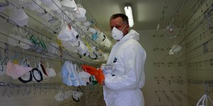 Ιατρικό υλικό, μάσκες και γάντια