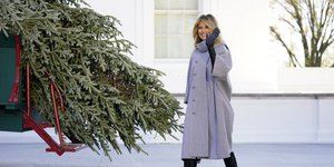 Η Μελάνια Τραμπ επικεφαλής του χριστουγεννιάτικου στολισμού του Λευκού Οίκου