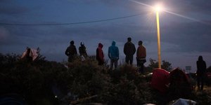 Μετανάστες στο στενό της Μάγχης στη Γαλλία