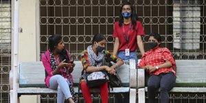 ινδες σε παγκακι 