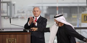 O Νετανιάχου υποδέχεται επισκέπτες από τα ΗΑΕ στο αεροδρόμιο του Τελ Αβιβ