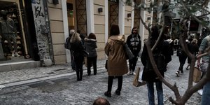 Ουρα σε μαγαζί πριν το lockdown
