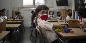 παιδι κοκκινη μασκα 