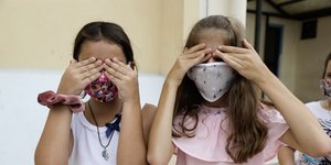 Παιδιά σχολείο μάσκες