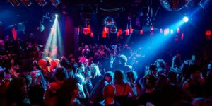 Συνωστισμός σε κλαμπ