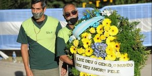 Στεφάνι του Πελέ για την κηδεία του Μαραντόνα