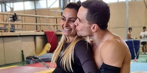 Βασιλική Μιλλούση στην αγκαλιά του Λευτέρη Πετρούνια