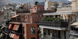 Εικόνα από πολυκατοικίες στο κέντρο της Αθήνας