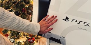 Ρομαντικοί gamers κάνουν πρόταση γάμου με το... PlayStation 5