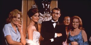 Ο Σον Κόνερι ως Τζέιμς Μποντ