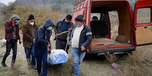 Νεκροί κατά τις συρράξεις Αρμενίας και Αζερμπαϊτζάν στο Ναγκόρνο Καραμπάχ επαναπατρίζονται