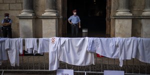 Ο ιατρικός σύλλογος της Ισπανίας ζητά την παραίτηση του κορυφαίου επιδημιολόγου