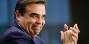 Σχοινας τριβει τα χερια του