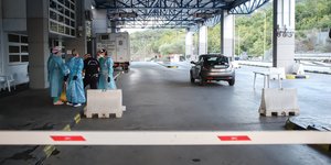 Νέα μέτρα και δραματική έκκληση για την τήρησή τους -«Eχουμε πόλεμο, αν έπεφταν σφαίρες θα μέναμε στο σπίτι»