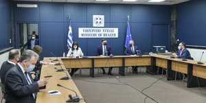 Κεραμέως, Κικίλιας και Θεοδωρικάκος στην σημερινή ενημέρωση των υπουργών για τα νέα μέτρα