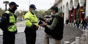 Ελεγχος για μάσκα στη Θεσσαλονίκη
