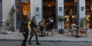 τραπεζακια δυο περνούν 