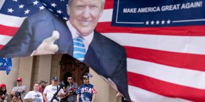 Τραμπ σημαία 