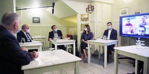 Τσίπρας, Αχτσιόγλου και Χαρίτσης σε συνάντηση με εκπροσώπους της εστίασης