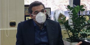 Τσίπρας με μάσκα στη Λάρισα