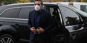 τσιπρας με μπλε 