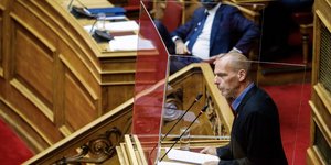 Βαρουφάκης Μητσοτάκης έδρανα βουλή
