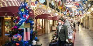 Στολισμένη η Μόσχα για τα Χριστούγεννα παρά τους περιορισμούς λόγω του κορωνοϊού