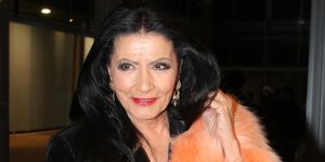 Η Ζωζώ Σαπουντζάκη με γούνα