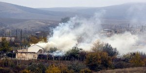 Φλεγόμενα σπίτια σε αρμένικο χωριό στο Ναγκόρνο Καραμπάχ